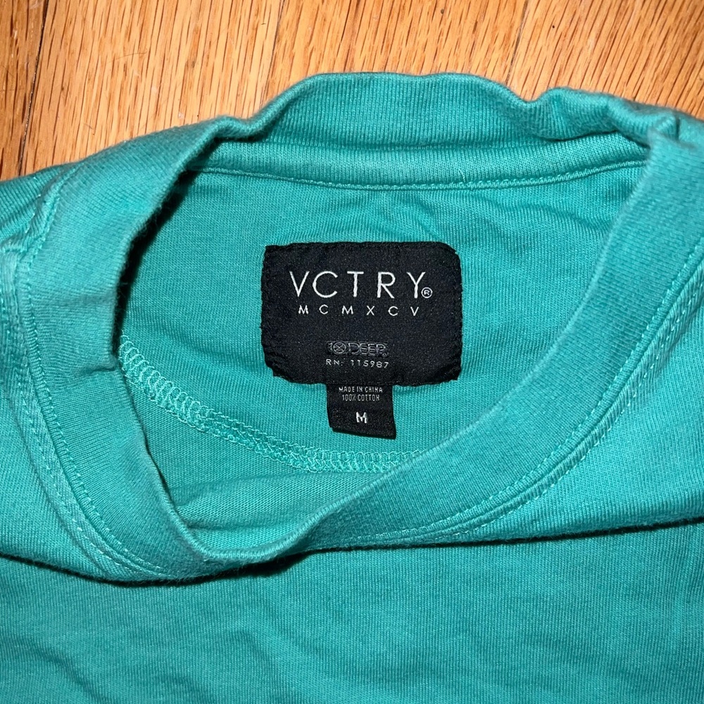 10 Deep Vctry Sort Green Longitude Long Sleeve Te… - image 2